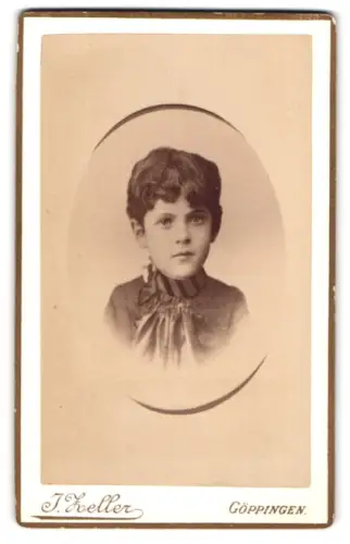 Fotografie J. Zeller, Göppingen, Grabenstrasse 25, Porträt eines jungen Kindes