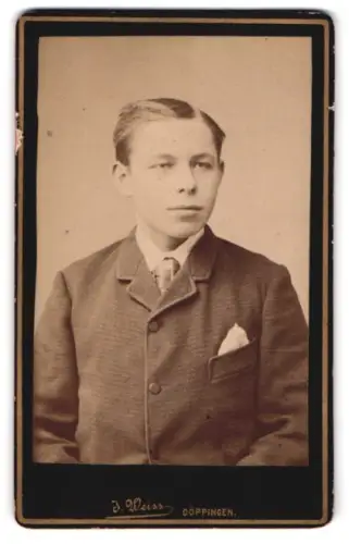 Fotografie J. Weiss, Göppingen, Ober den drei Königen, Porträt eines jungen Mannes