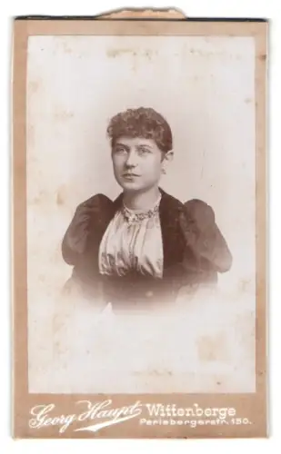 Fotografie Georg Haupt, Wittenberge, Perlebergerstr. 150, Porträt einer eleganten Frau