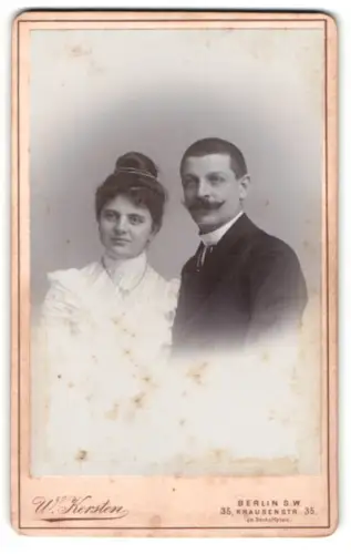 Fotografie W. Kersten, Berlin, Krausenstr. 35, Porträt eines Paares