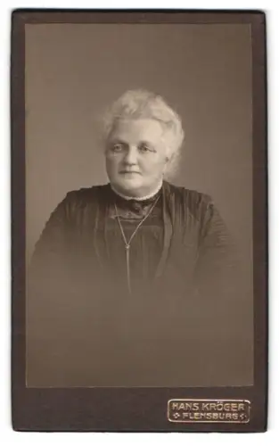 Fotografie Hans Kröger, Flensburg, Holm 12, Porträt einer älteren Dame