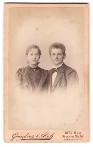 Fotografie Grundner & Abich, Berlin, Köpnicker-Str. 62, Porträt eines Paares