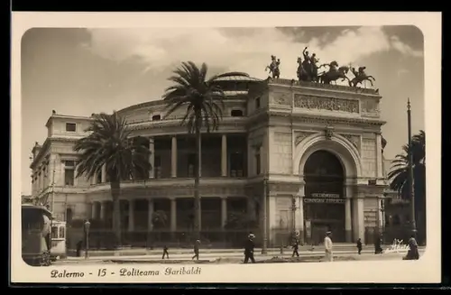 AK Palermo, Politeama Garibaldi con palme e passanti