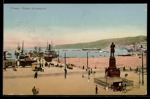 AK Trieste, Piazza Giuseppina con monumento e vista sul porto con navi