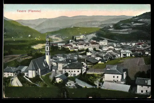 AK Tesero /Fiemme, Veduta panoramica del paese con chiesa e monti sullo sfondo