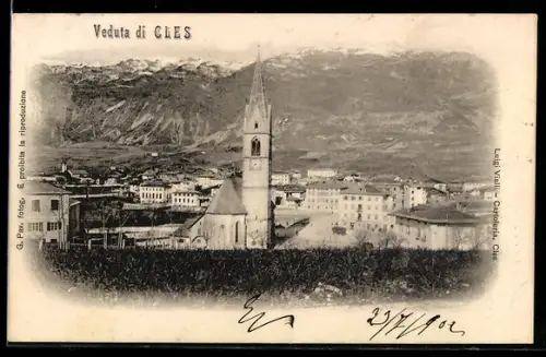 AK Cles, Veduta di Cles con chiesa e montagne sullo sfondo