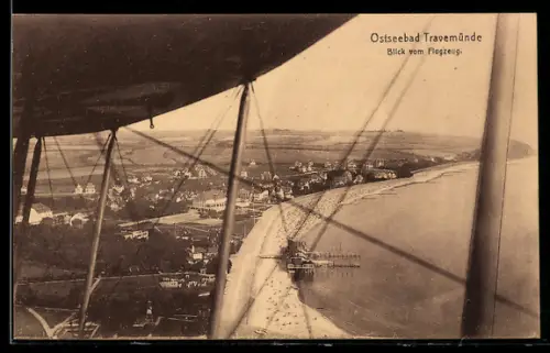 AK Travemünde, Blick vom Flugzeug auf Strand und Seebrücke
