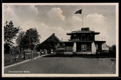 AK Travemünde, Gasthaus Gneversdorfer Mühle mit gehisster , Bes. W. Westphal