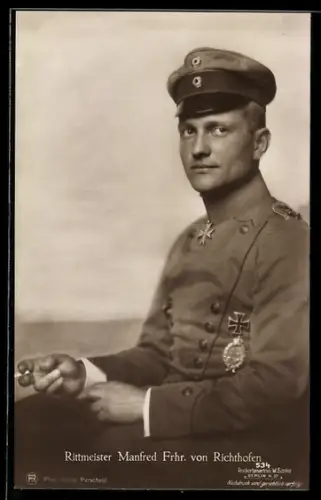 Foto-AK Sanke Nr. 534: Rittmeister Manfred Frhr. von Richthofen in Uniform mit Pour le Merite und EK