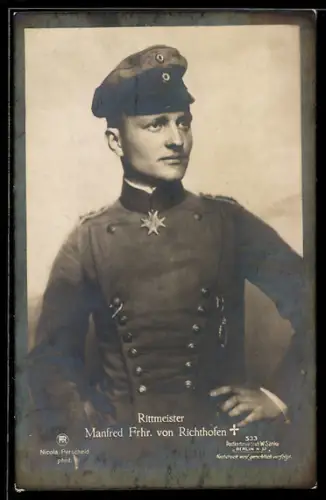 Foto-AK Sanke Nr. 533: Heldenflieger und Rittmeister Manfred Frhr. von Richthofen in Uniform mit Orden