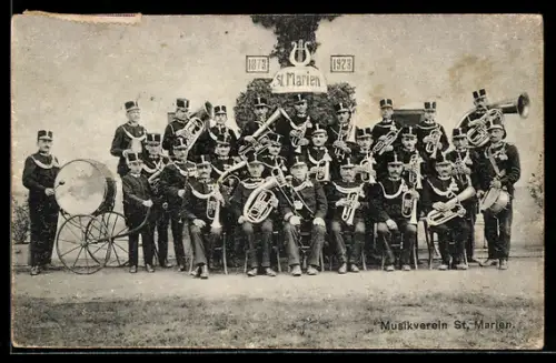 AK St. Marien, Musikverein in Uniform und mit Instrumenten