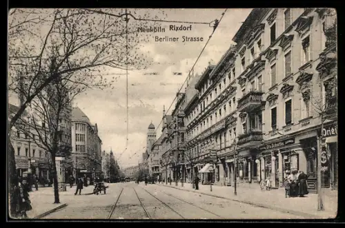 AK Neukölln, Rixdorf, Blick in die Berliner Strasse mit Schreibwarengeschäft von Otto Schnötke