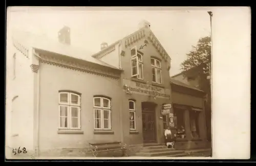 Foto-AK Rellingen, Manufactur Colonialwaren und Steinzeug, Maggi-Schild, Frau mit Hund