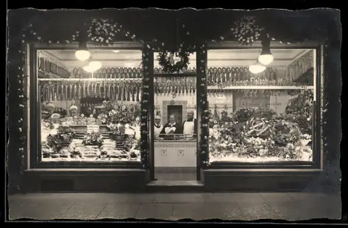 Foto-AK Dresden-Striesen, Fleischerei Max Kunze, Altstriesen 33, Schaufenster bei Nacht