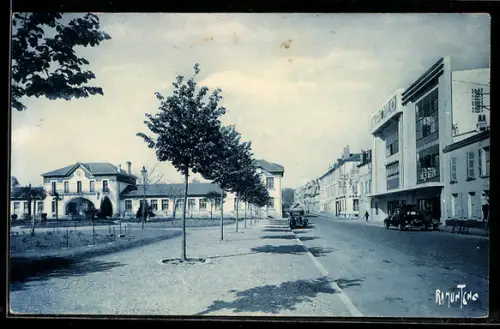 AK Rochefort-sur-Mer, Groupe Scolaire Emile-Zola, A droite, l`Apollo