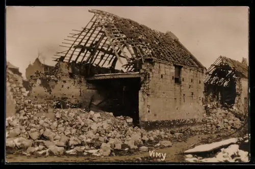 AK Vimy, Zerstörtes Gebäude und Trümmer
