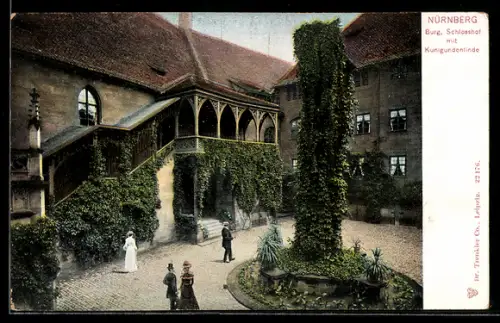 AK Nürnberg, Schlosshof mit Kunigundenlinde und Besuchern
