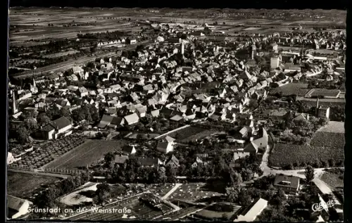 AK Grünstadt an der Weinstrasse, Teilansicht mit Schwimmbad