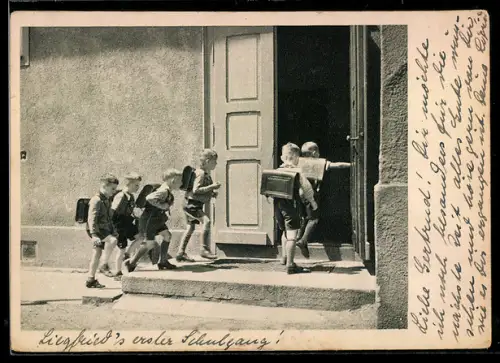 AK Ein neuer Jahrgang betritt die Schule, fotografiert mit Rolleiflex, Blende 5,6