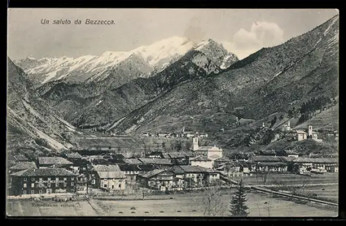 AK Bezzecca, Vista panoramica del villaggio con montagne innevate sullo sfondo