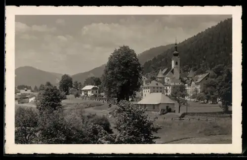 AK Tarvisio, Vista del villaggio con chiesa e paesaggio montano
