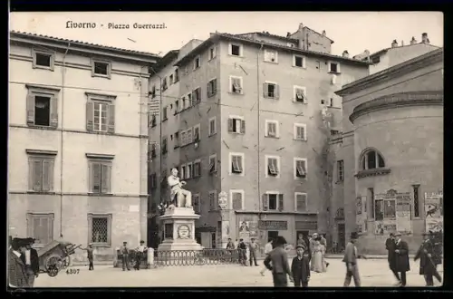 AK Livorno, Piazza Guerrazzi con statua e edifici storici