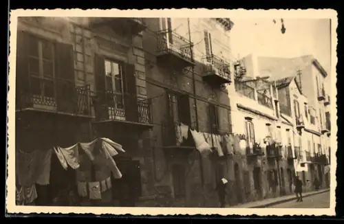 Foto-AK Palermo, Grande bucato su balconi di un edificio storico