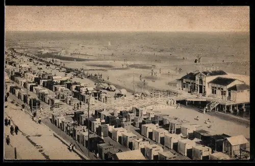 AK Grado, Vista sul lido affollato e stabilimento balneare