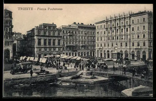 AK Trieste, Piazza Ponterosso con mercato e edifici storici