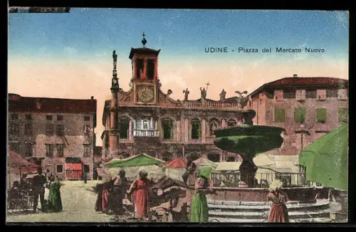 AK Udine, Piazza del Mercato Nuovo con fontana e mercato vivace