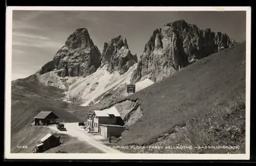 AK Passo Sella, Rifugio Flora e Sassolungo nella splendida cornice delle Dolomiti