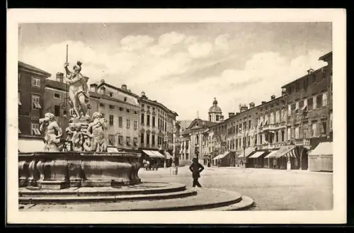 AK Gorizia, Piazza Grande con fontana e edifici storici
