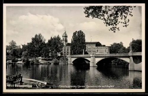AK Fürstenwalde /Spree, Spreebrücke mit Hafen