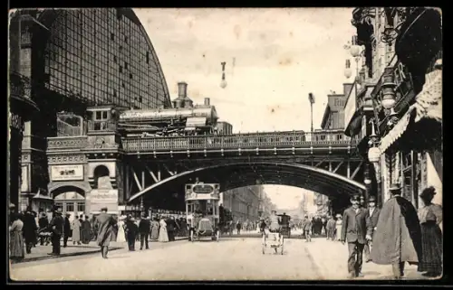 AK Berlin, Bahnhof Friedrichstrasse mit Lokomotive