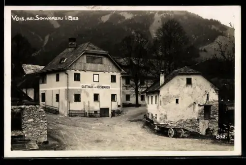 AK Schwarzau im Gebirge, Vois bei Schwarzau, Strassenpartie mit Gasthaus zum Hochbauer