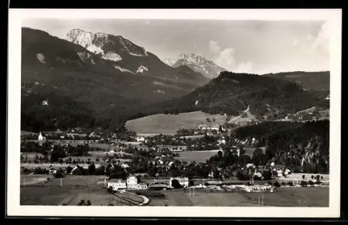 AK Steeg am Hallstättersee, Panorama mit Ort und Bergmassiv