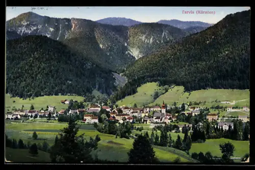 AK Tarvis /Kärnten, Ortsansicht gegen die bewaldeten Berghöhen