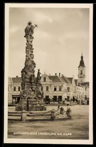 AK Langenlois am Kamp, Strassenpartie mit Cafe und Denkmal