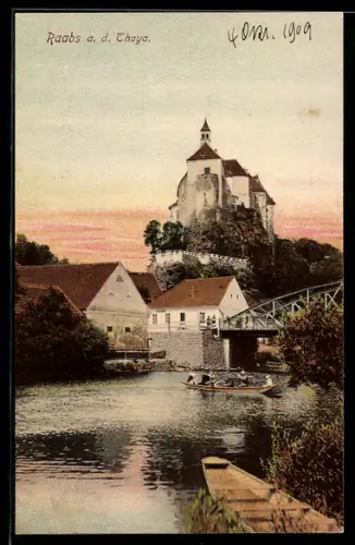 AK Raabs a. d. Thaya, Ortspartie mit Booten