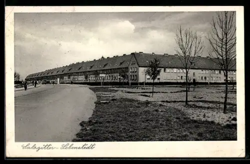 AK Salzgitter-Lebenstedt, Strassenpartie mit Passanten