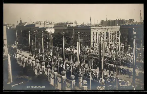 AK Berlin, Die Feststrasse, Defilee