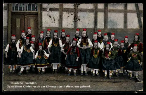 AK Schwälmer Kinder in Tracht nach der Kirmes zum Kaffeekranz gehend