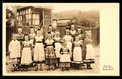 AK Hessenmädchen in Tracht am Sonntag
