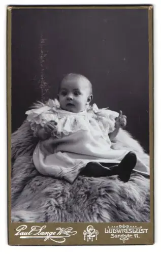 Fotografie Paul Lange Wwe., Ludwigslust, Sandstr. 11, Portrait eines Kleinkindes