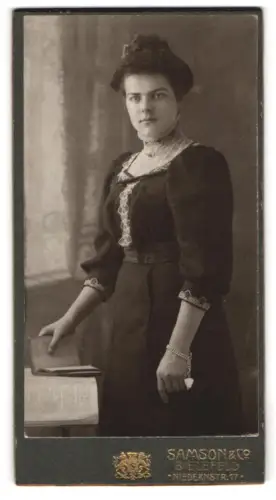 Fotografie Samson & Co, Bielefeld, Niederstrasse 17, Porträt einer Dame