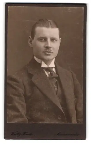 Fotografie Willy Finck, Marienwerder, Porträt eines Herrn im Anzug