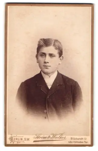 Fotografie Strom & Walber, Berlin, Blücherstr. 13, Porträt eines jungen Mannes