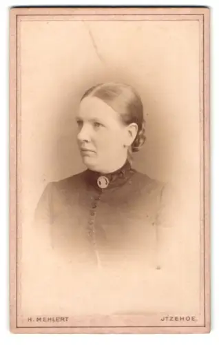Fotografie H. Mehlert, Itzehoe, Breite Strasse 36, Porträt einer Frau