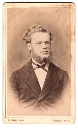 Fotografie Ludwig Holl, Mergentheim, Porträt eines Herrn mit Brille