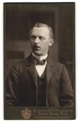 Fotografie Ernst Horn, Kiel, Holstenstr. 21, Porträt eines Herren